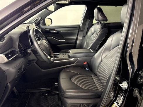 Used 2023 Toyota Highlander XSE FWD image 29
