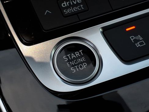 Used 2023 Audi Q7 Premium w/ Towing Package image 24