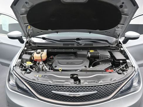 Used 2022 Chrysler Voyager LX FWD image 41