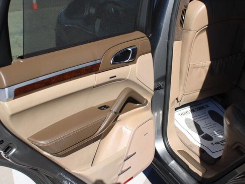 Used 2011 Porsche Cayenne Turbo AWD/4WD image 13