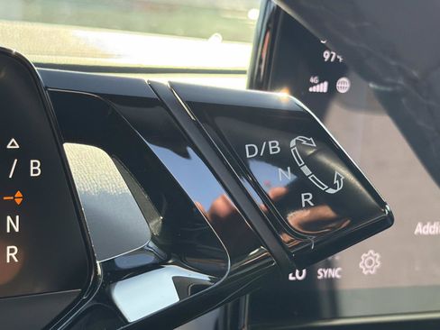 Certified 2023 Volkswagen ID.4 Pro RWD image 19