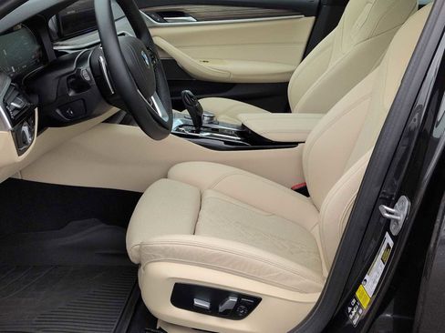 Certified 2023 BMW 530i xDrive w/ Premium Package AWD/4WD image 17