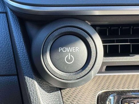 Used 2025 Toyota Prius XLE image 27