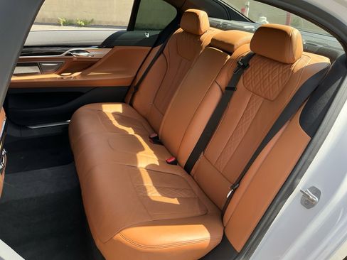 Used 2019 BMW 750i w/ M Sport Package image 19