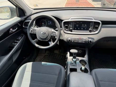 Used 2019 Kia Sorento L FWD image 19