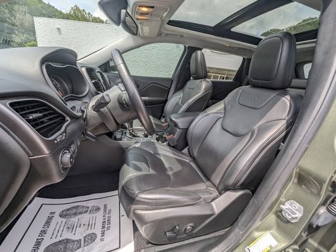 Used 2019 Jeep Cherokee Limited image 22