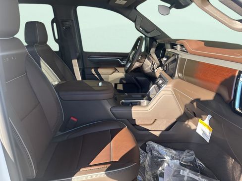 New 2026 GMC Sierra 3500 Denali w/ Denali Reserve Package image 4