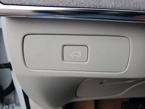New 2026 Volvo XC90 B6 Ultra w/ Protection Package Premier AWD/4WD image 17