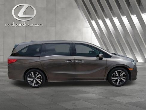 Used 2018 Honda Odyssey Elite image 4