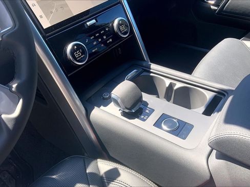 New 2026 Land Rover Discovery S AWD/4WD image 7