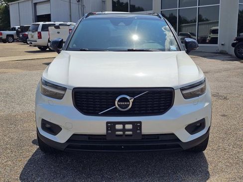 Used 2022 Volvo XC40 T5 R-Design w/ Advanced Package AWD/4WD image 4