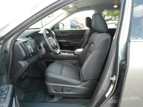 Used 2024 Nissan Pathfinder SV w/ Black Appearance Package FWD image 12