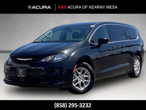 Used 2023 Chrysler Voyager LX image 1