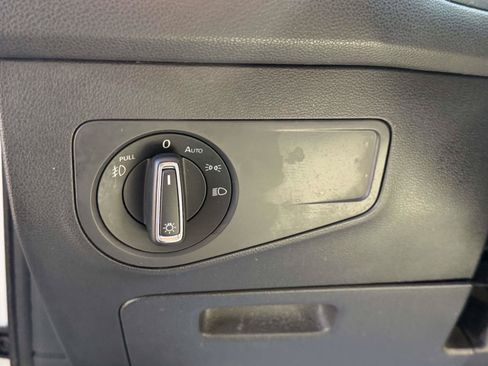 Used 2018 Volkswagen Tiguan SE AWD/4WD image 19