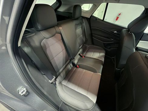 Used 2025 Chevrolet Trax LT w/ LT Convenience Package image 26