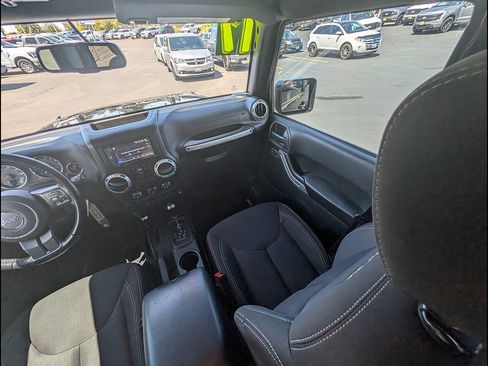 Used 2017 Jeep Wrangler Unlimited Sahara AWD/4WD image 15