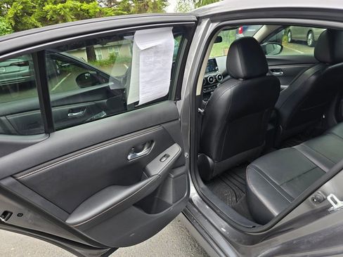 Used 2023 Nissan Sentra SR w/ SR Premium Package FWD image 10