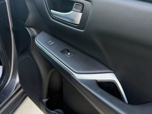 Used 2017 Toyota Camry SE w/ Moonroof Package FWD image 12