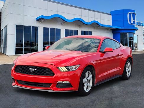 Used 2016 Ford Mustang Coupe RWD image 2