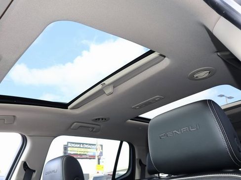 Used 2018 GMC Acadia Denali w/ Technology Package image 29