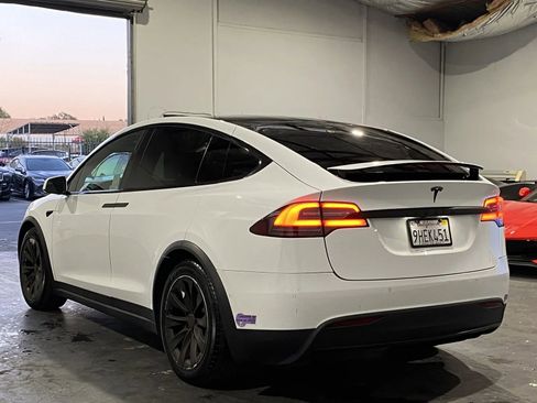 Used 2018 Tesla Model X 75D image 2
