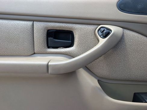 Used 1999 BMW Z3 2.5i RWD image 17
