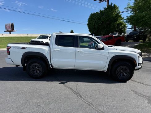 Used 2025 Nissan Frontier PRO-4X AWD/4WD image 2