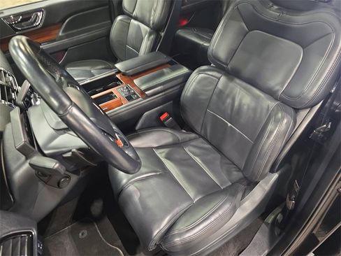 Used 2024 Lincoln Navigator Premiere image 16