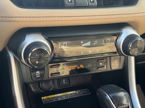 Used 2021 Toyota RAV4 Limited image 15