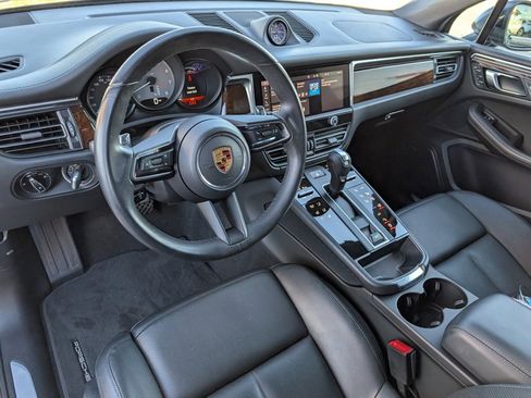 Certified 2023 Porsche Macan S image 4