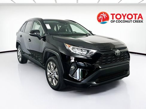 Used 2021 Toyota RAV4 XLE Premium image 1