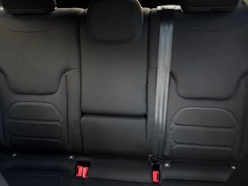 Used 2019 Jeep Renegade Latitude w/ Safety & Security Group II FWD image 23