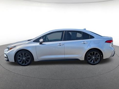 Used 2024 Toyota Corolla SE FWD image 3