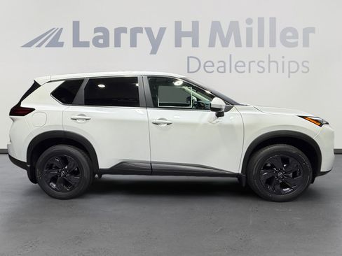 New 2026 Nissan Rogue SV FWD image 6