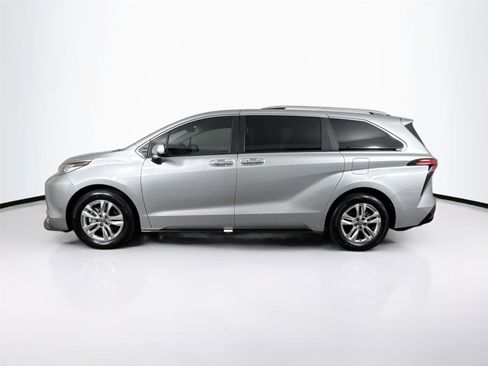 Used 2023 Toyota Sienna Limited FWD image 14