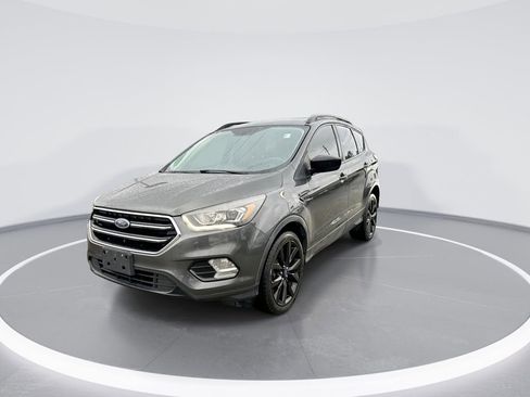 Used 2018 Ford Escape SE w/ SE Sport Appearance Package image 4