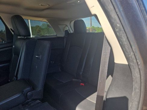 Used 2015 Dodge Journey Crossroad w/ Flexible Seating Group image 10