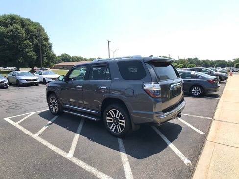 Used 2018 Toyota 4Runner Limited AWD/4WD image 12
