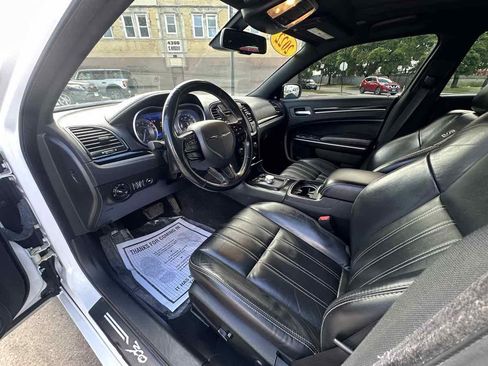 Used 2022 Chrysler 300 S RWD image 9