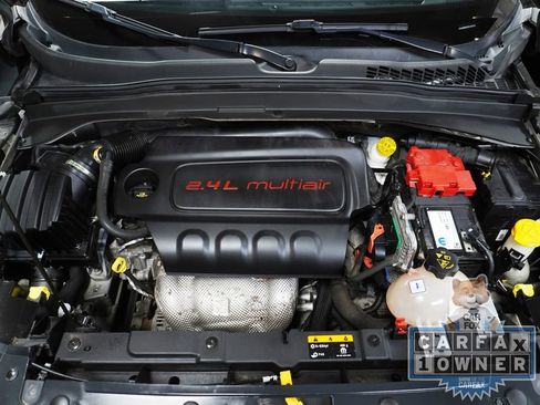 Used 2019 Jeep Renegade Latitude AWD/4WD image 12