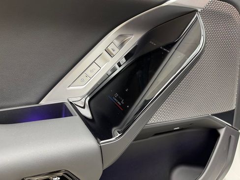 Used 2025 BMW i7 xDrive60 image 24