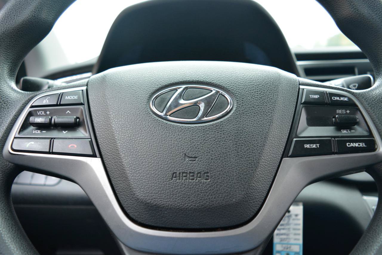 Used 2018 Hyundai Elantra SE FWD image 18