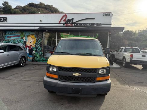 Used 2012 Chevrolet Express 2500 RWD image 3