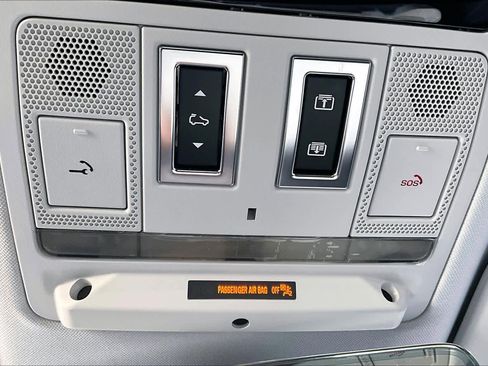 Used 2025 Land Rover Defender 90 S image 34