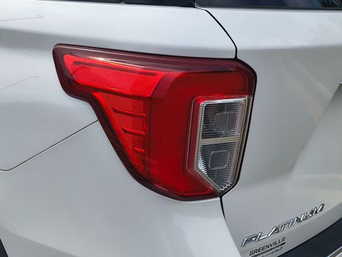Used 2020 Ford Explorer Platinum w/ Premium Technology Package AWD/4WD image 4