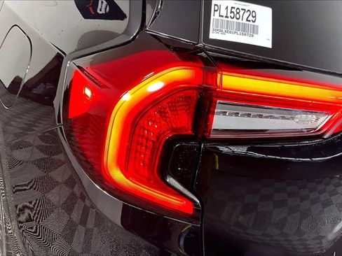 Used 2023 GMC Terrain Denali w/ Black Diamond Edition image 27