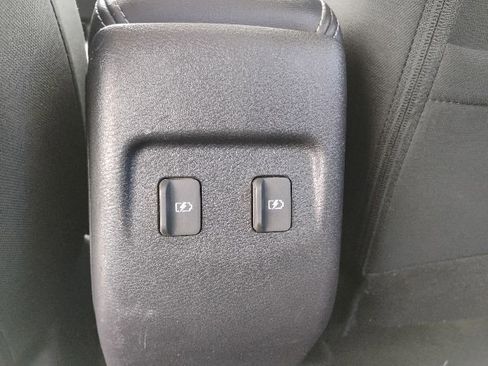 Used 2023 Nissan Kicks SV FWD image 11
