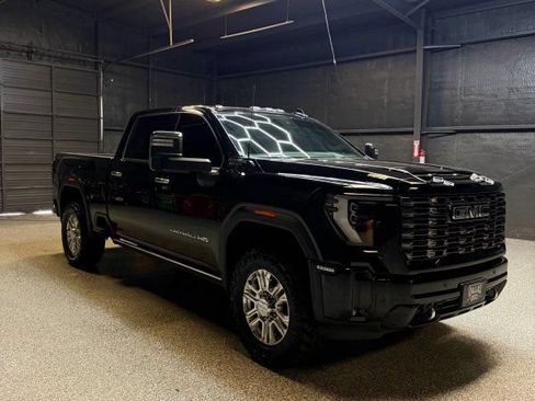 Used 2025 GMC Sierra 3500 Denali Ultimate AWD/4WD image 4