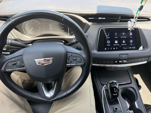 Used 2023 Cadillac XT4 Premium Luxury FWD image 4