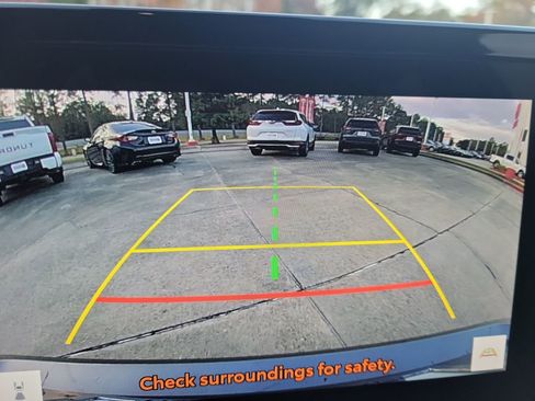 Used 2025 Toyota Camry SE image 18